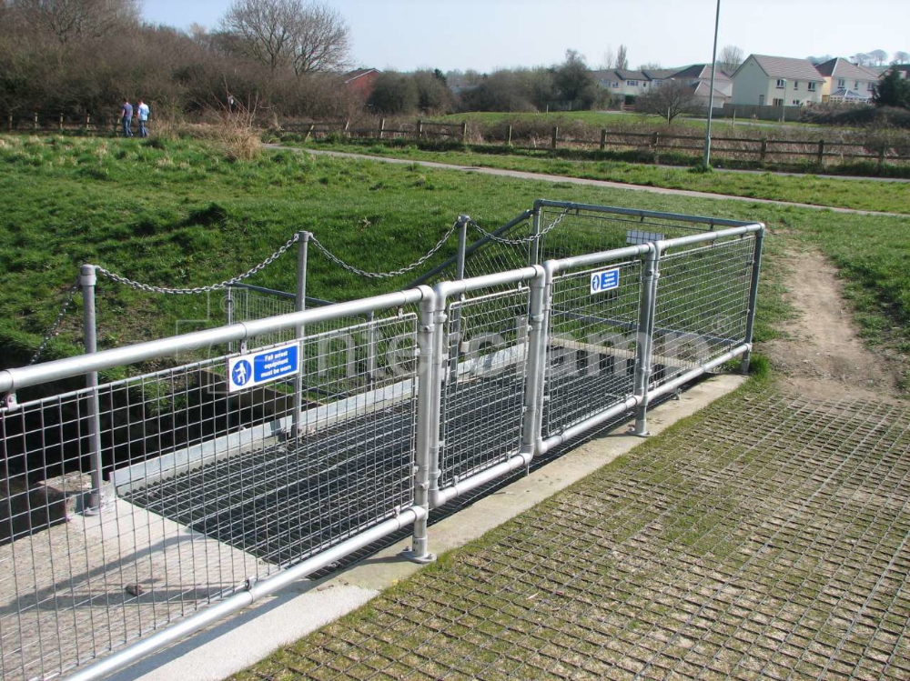 Key clamp fencing with gate for maintenance personnel access